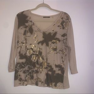 patterned v neck top